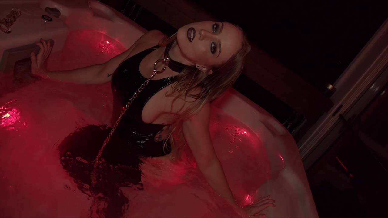 Scarlet Chase Gothic Latex Whore Explores Her Asshole